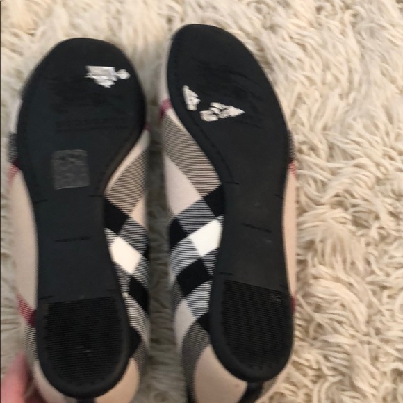 Burberry Flats - Picture 5 of 8